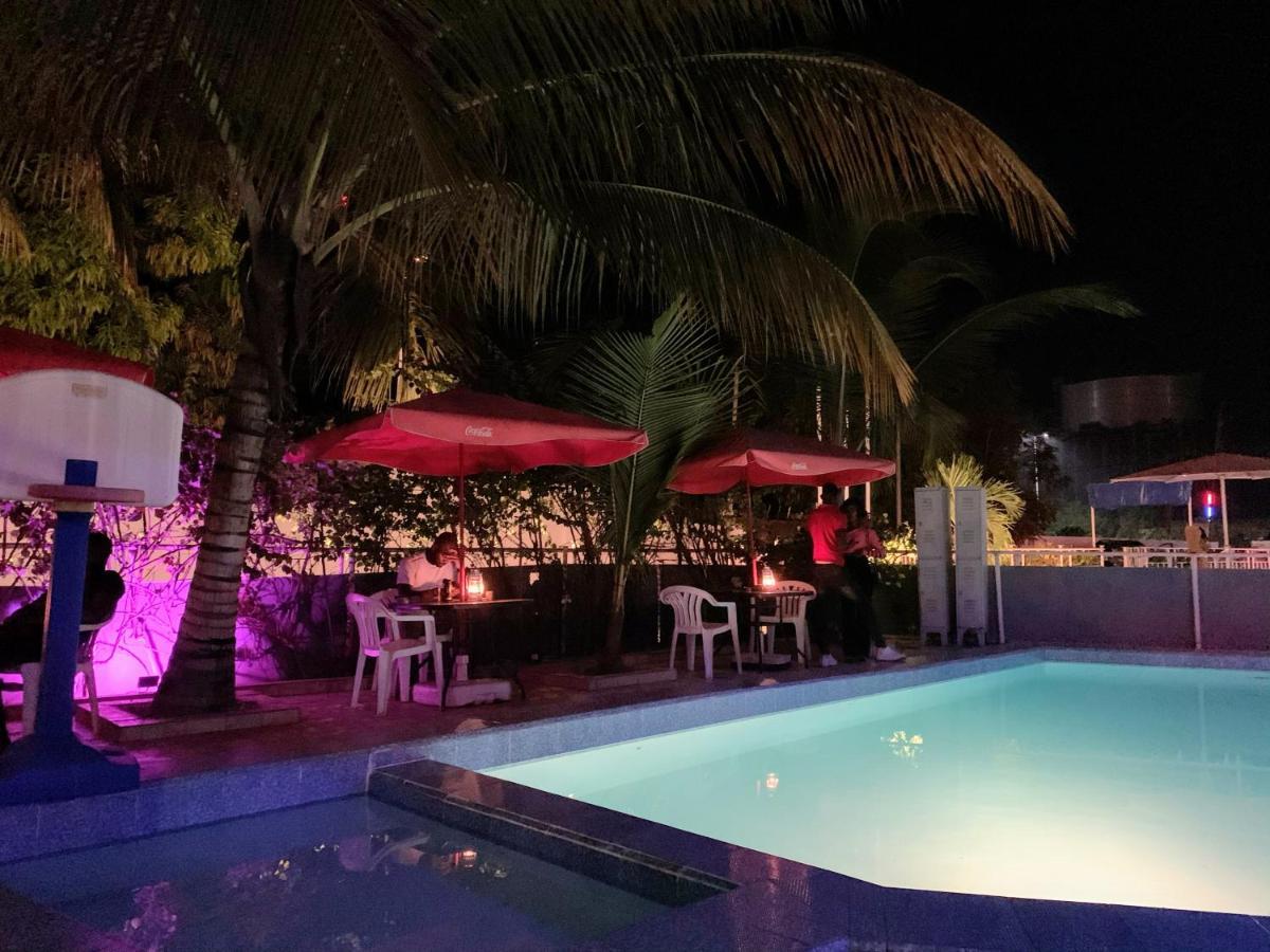 Woodpecker Resort Hotel Banjul Exterior photo