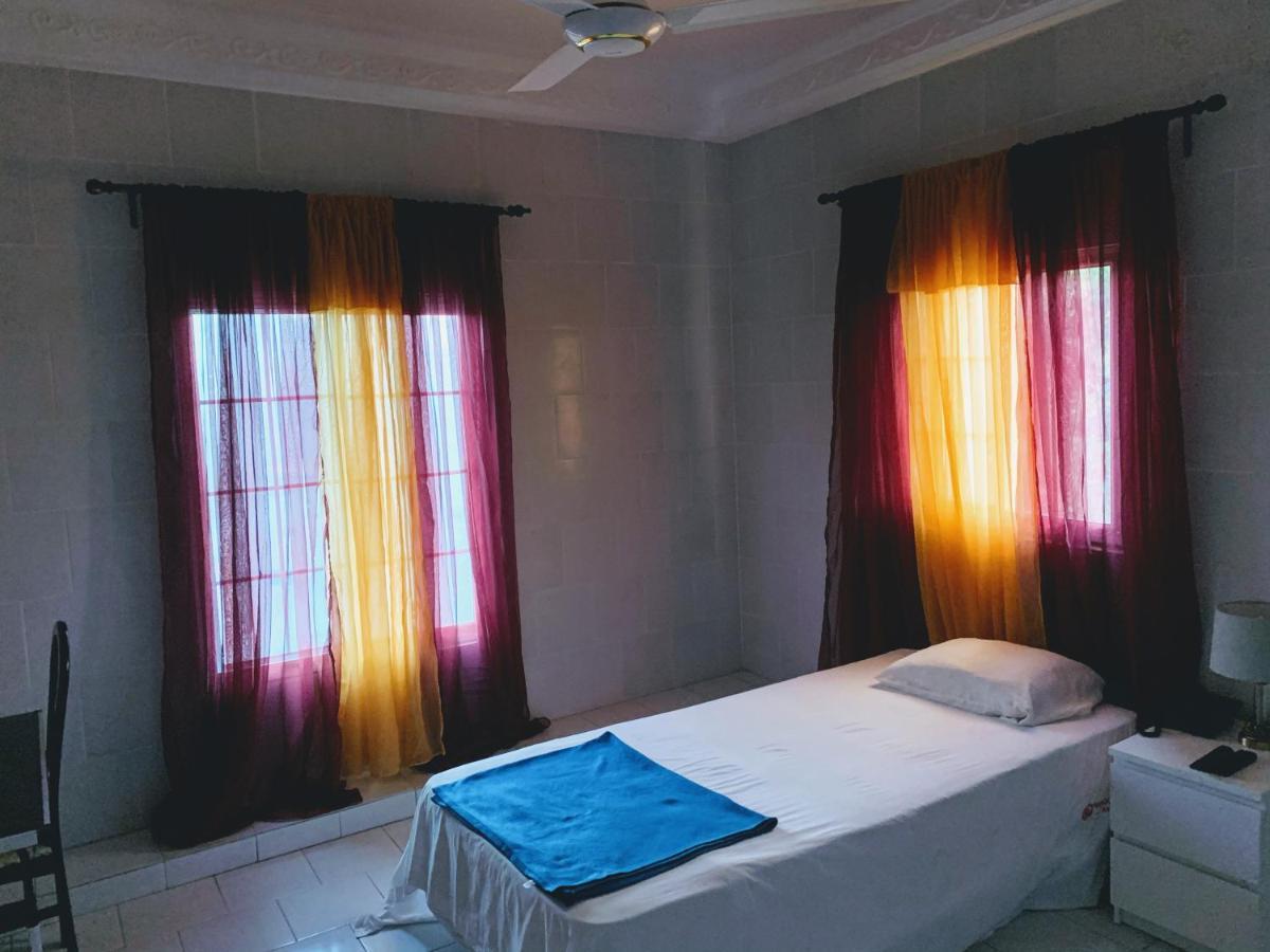 Woodpecker Resort Hotel Banjul Exterior photo